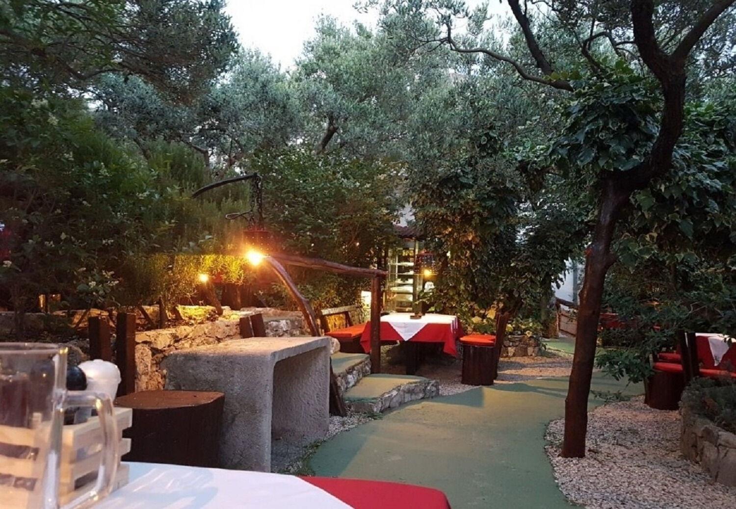 Apartments Antisa - With Playground Tučepi Eksteriør billede