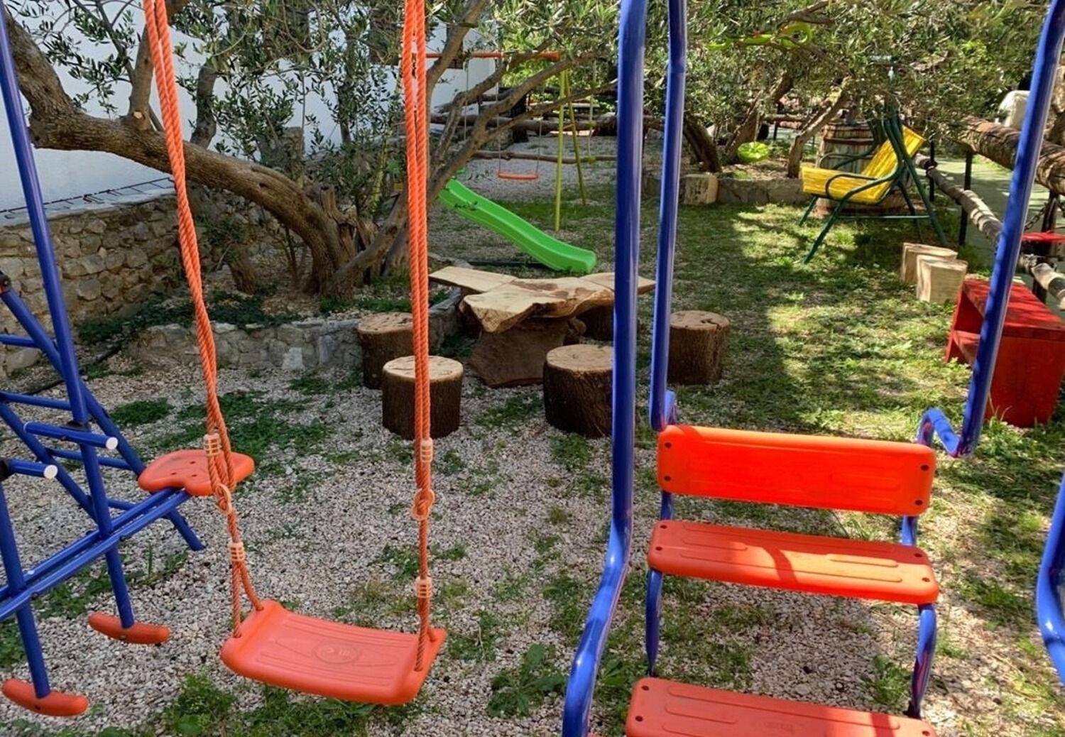 Apartments Antisa - With Playground Tučepi Eksteriør billede