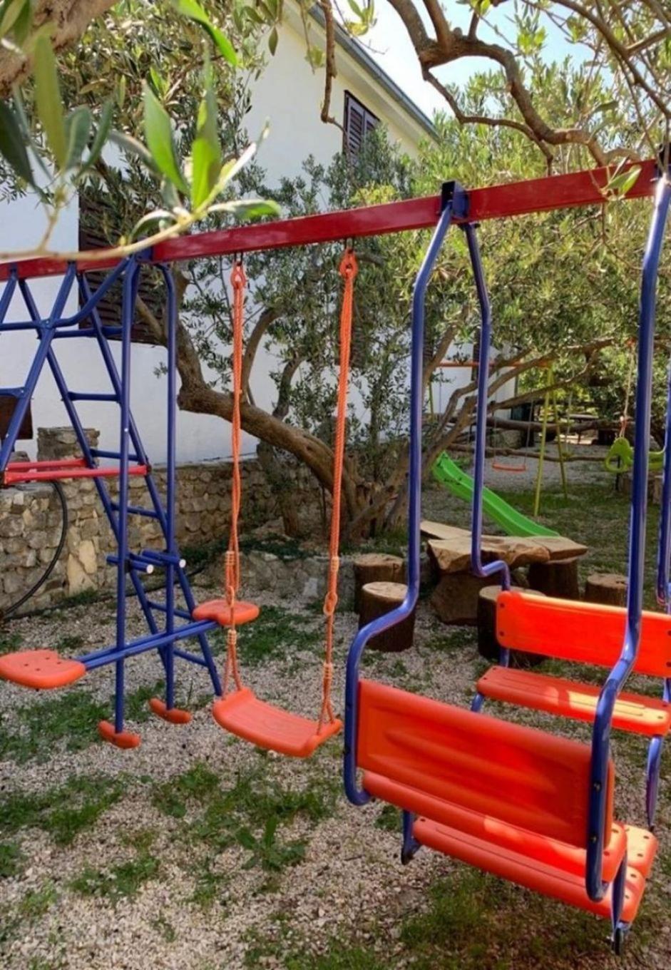 Apartments Antisa - With Playground Tučepi Eksteriør billede