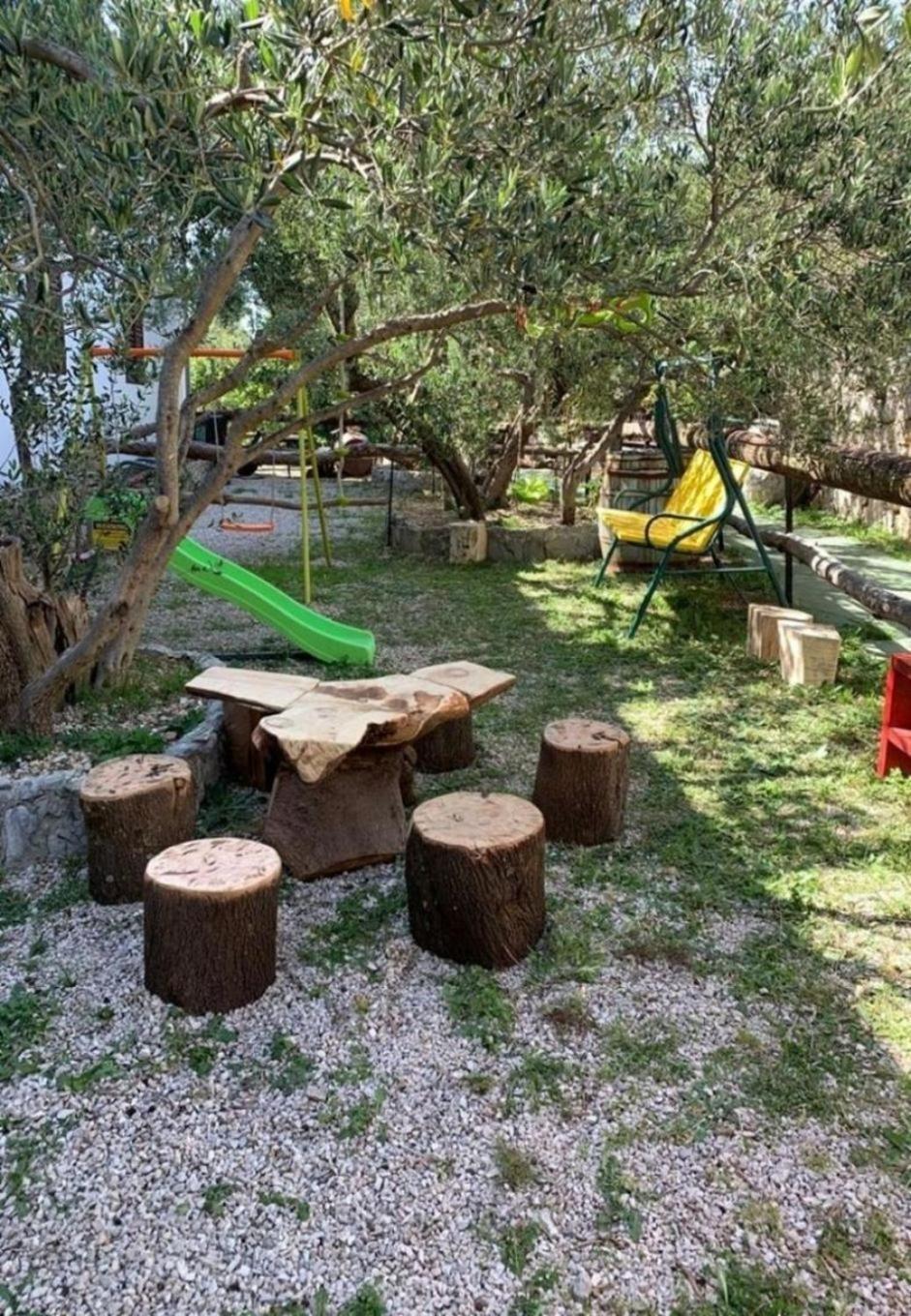 Apartments Antisa - With Playground Tučepi Eksteriør billede