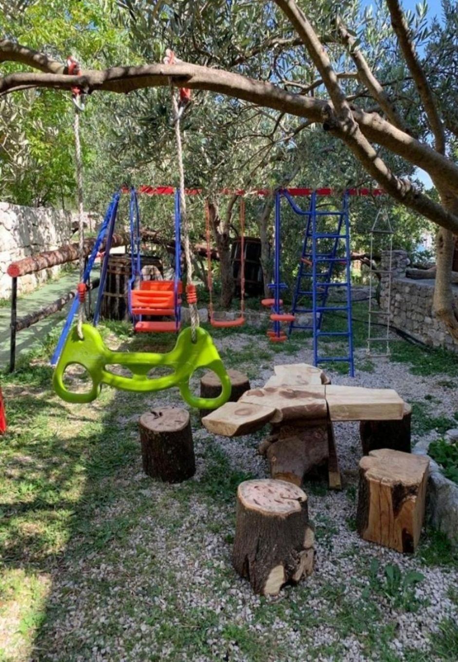 Apartments Antisa - With Playground Tučepi Eksteriør billede